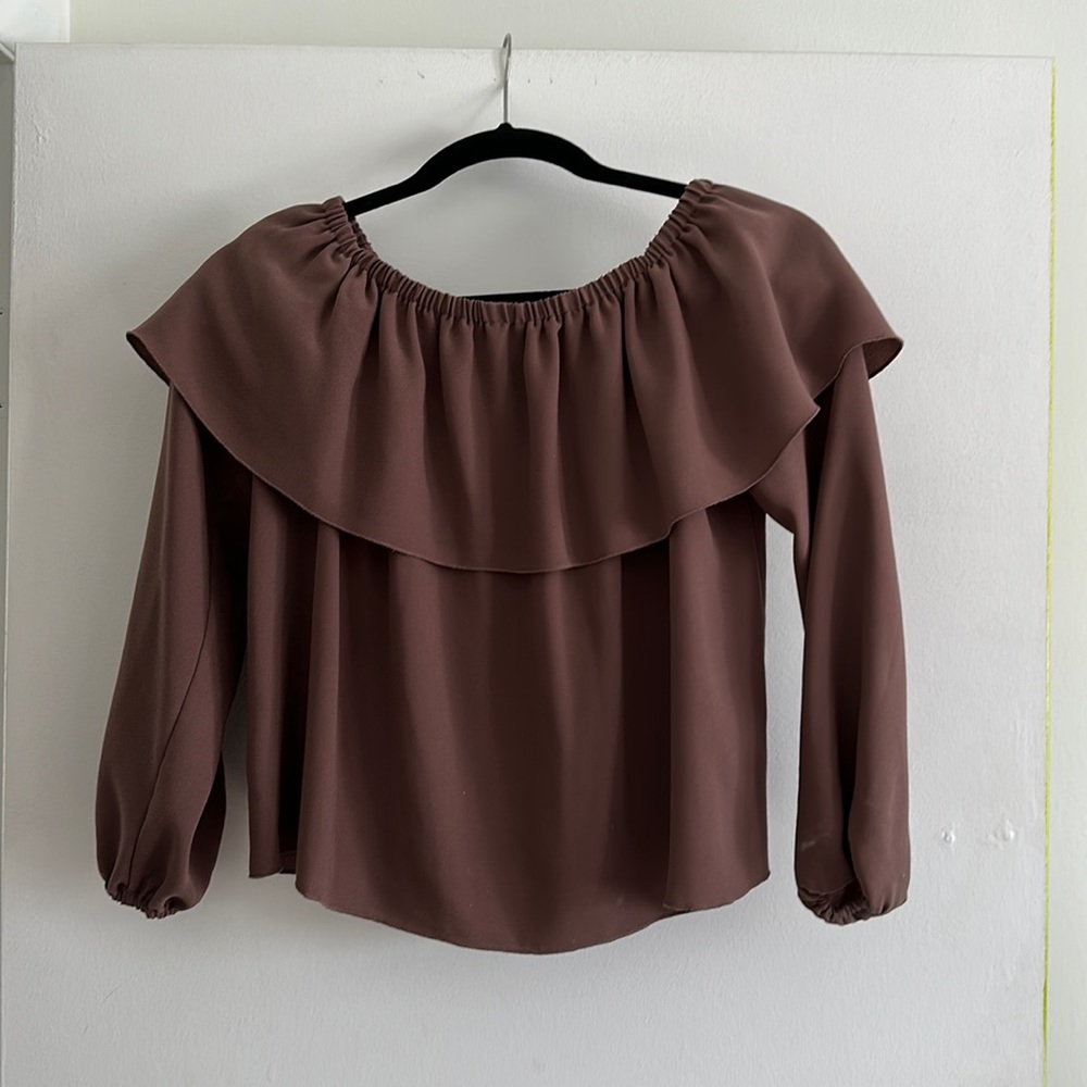 Romantic and adorable taupe top